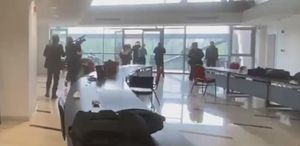 CHP Genel Merkezi’nin içi savaş alanına döndü Göz gözü görmüyor