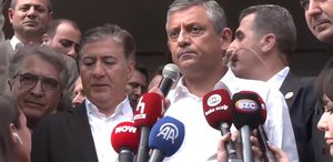 Özgür Özel, CHP Genel Merkezi’nden ayrıldı: Geri gelmek üzere çıkıyorum