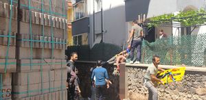 Korkunç olay Sırtına saplanan demirle hastaneye kaldırıldı