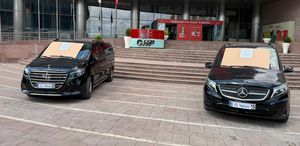 Kılıçdaroğlu, Özgür Özel’in iki makam aracını satışa çıkardı