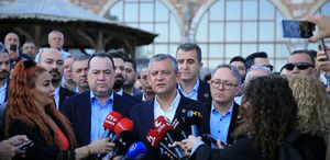 Özgür Özel, Devlet Bahçeli ile sürpriz telefon görüşmesini anlattı: İzmir’deki coşkuyu takip etmiş