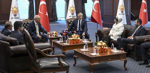 Siyasi partilerde bayramlaşma trafiği AK Parti ve CHP sürpriz yaptı