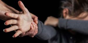 Sosyal medyada müstehcen içerikleri paylaşılan 11 yaşındaki kızın ailesine gözaltı