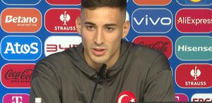 Mert Müldür saçlarını boyadı, gören bir daha baktı