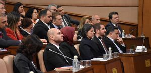 CHP’li İBB Meclis üyeleri taraflarını belli etti: Yerimiz Özgür Özel’in yanıdır