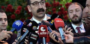 Özgür Özel’in “iğrenç bıyıklı“ sözlerine Atakan Sönmez’den yanıt