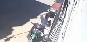 Gaziantep’te baba kızını sokak ortasında darp edip sürükledi