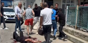 5 çocuk annesi kadını sokakta defalarca bıçaklayarak katletti