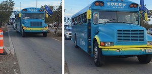 Tarihinde ilk kez Dünya Kupası’na katılacak olan Curaçao milli takımının otobüsü olay oldu