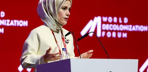 Esra Albayrak: Dekolonizasyon, Batı’ya “Efendilik kompleksinden“ arınması için bir davettir