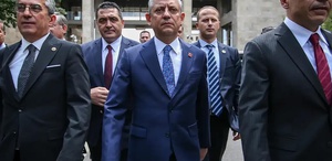 Özgür Özel’in ekibinden 28 CHP Parti Meclisi üyesi istifa etti