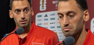Sinirler gerildi Hakan Çalhanoğlu ve yabancı gazeteci arasında dikkat çeken diyalog