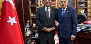 Maka odasında kol kola poz Bahçeli, Sezgin Tanrıkulu’nu ağırladı