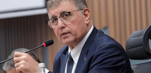 İzmir Büyükşehir Belediye Başkanı Cemil Tugay, CHP’den istifa etti.