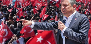 Özel’den strateji değişikliği Miting yerine vatandaşlarla doğrudan temas kuracak