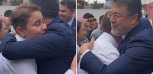 Fenerbahçe’yi duyan Bakan Yumaklı çocuğa bir daha sarıldı