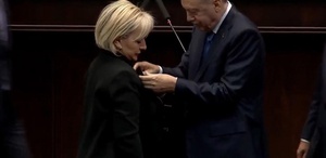 CHP’den istifa eden İstanbul Milletvekili Nimet Özdemir, AK Parti’ye katıldı.