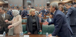 CHP’den istifa eden Nimet Özdemir AK Parti Grup Toplantısı’na geldi