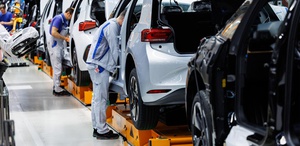 Dünyaca ünlü otomotiv devi 4 fabrikasını kapatacak, 100 bin kişiyi işten çıkaracak