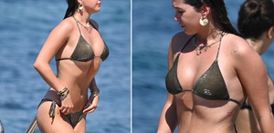 Güzelliğini annesinden almış Duru Kınay Bodrum sahillerinde büyüledi