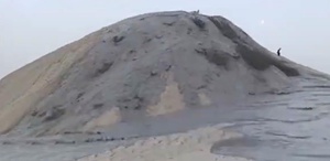 İran’da çamur volkanı faaliyete geçti