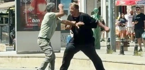 Antalya’da tarihi kapı önünde taşlı ve delici aletli kavga
