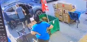 Güpegündüz genç kadına yaptıklarına bakın Gözü dönmüş saldırgan her yerde aranıyor