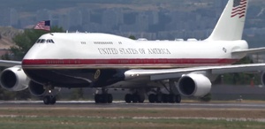 ABD Başkanı Trump’ı taşıyan uçak Ankara’ya indi