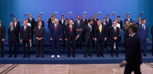 Aile fotoğrafına damga vuran an Rutte espri yaptı, Rama’nın yüzü düştü