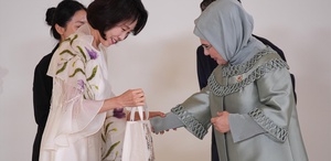 Güney Kore First Lady’sinden Emine Erdoğan’a anlamlı jest
