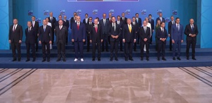 NATO Zirvesi’nde liderlerden aile fotoğrafı