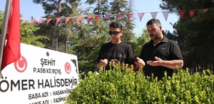 Ömer Halisdemir’in kabrine ziyaretçi akını: Oğluma onun adını verdim