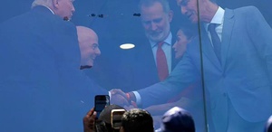Dünya şaşkın Trump ile Sanchez’den beklenmeyen kare