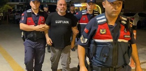 Ünlü yönetmen Ezel Akay uyuşturucu operasyonunda gözaltına alındı