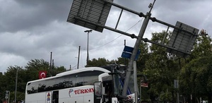 İstanbul’da yolcu otobüsü otomobile çarptı 2’si ağır 30 yaralı