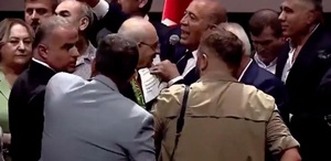 Kılıçdaroğlu rozet takarken Gürsel Tekin görevlileri fırçaladı: Sizi gerçekten bir dersten geçireceğim