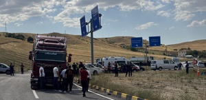 Çankırı’da tır-otomobil çarpıştı: 3 ölü, 2 yaralı