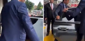 Binali Yıldırım’ın kapısını açan görevlinin kapısını da başkası açtı