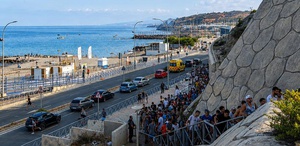 İspanya, göçmenlere karşı deniz bariyeri kurdu