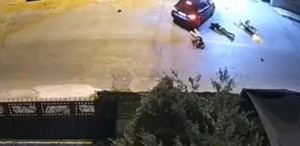 Otomobiliyle motosiklete çarptı, kaputtaki çocuğu indirip yaralıları ezerek kaçtı