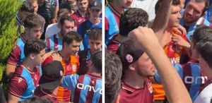 Salah karşılamasında ilginç anlar Galatasaray formasını çıkarttırdılar