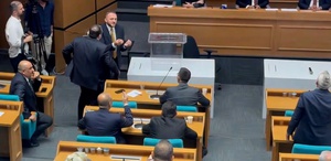 Üsküdar Belediyesi’nde olaylı seçim 6 CHP’li AK Parti adayına oy verdi, kavga çıktı