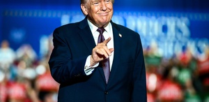 Trump’tan İsrail lobisini dize getiren müslüman siyasetçiye canlı yayında küfür: Onu izlerken sadece b.k görüyorum“