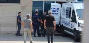 Oğlunu cenaze aracına koydu, dizlerinin üzerine çöküp feryat etti: Ciğerimi yaktın