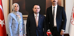 Bakan Gürlek, Yazıcıoğlu ailesiyle görüştü: Bu cinayeti çözmek boynumuzun borcu