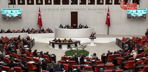 Genel Kurul’da dikkat çeken anlar: İYİ Partili Türkoğlu kürsüden güçlükle indirildi