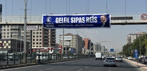 Diyarbakır’da dikkat çeken pankart: Erdoğan’a Kürtçe teşekkür ettiler