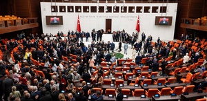 “Terörsüz Türkiye“ yasasında oy dağılımı belli oldu: En büyük çatlak Yeni Parti’de