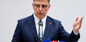 İzmir Büyükşehir Belediye Başkanı Cemil Tugay ayrıldığı CHP’nin WhatsApp grubuna yeniden eklendi