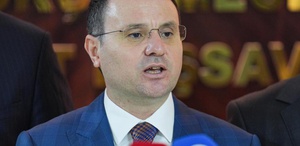 “Bakan’ı tanıyoruz, davanızı çözeriz“ diyerek vurgun yapan çeteye eş zamanlı operasyon